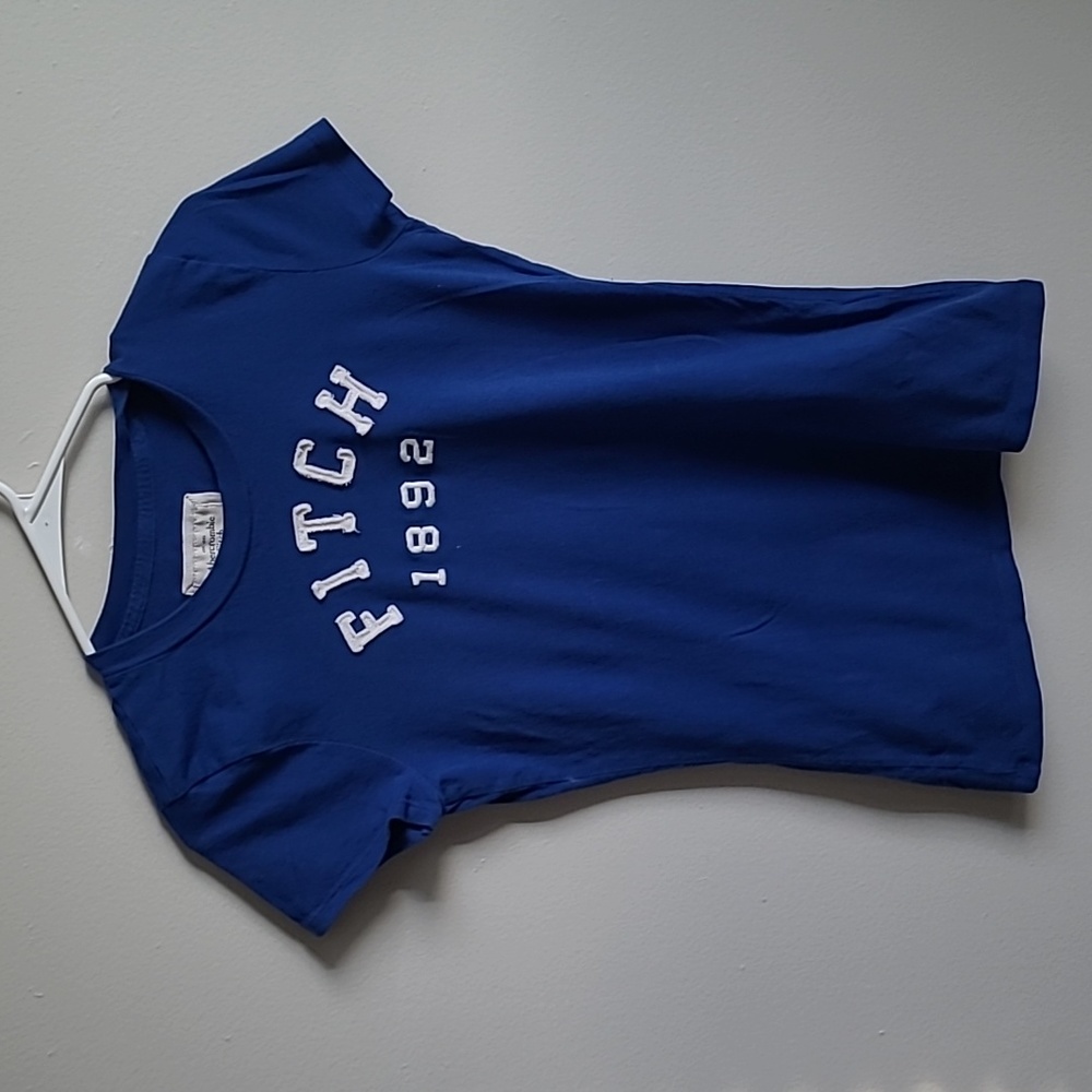 Abercrombie t shirt. Sz M in red, blue, and white